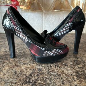 EUC lulu, Townsend plaid, red, black and white 5 inch heels